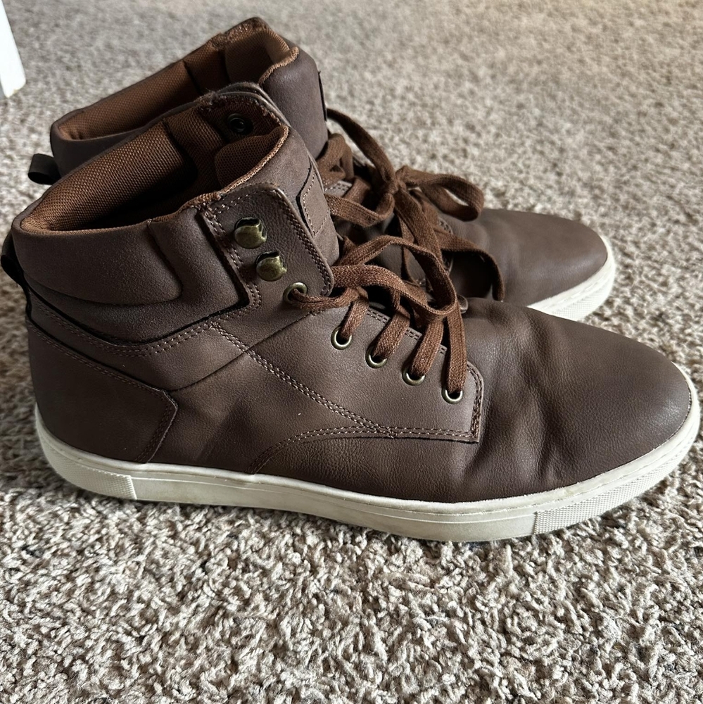 Size 11 brown Goodfellow boots